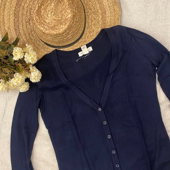 Forever 21 Sweaters - FOREVER21 front open V-neck sweater